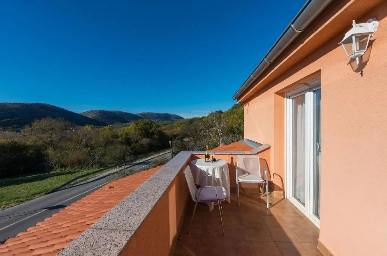 Apartment Yasmin Bribir  Croatia